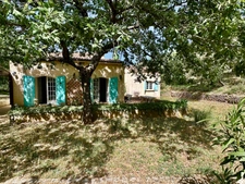 Tourves – Maison de charme de 160m2 avec garage de 23m2, cave et chalet sur 11 800 m² de terrain, au calme absolu