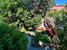 Marseille 10ème, Pont de vivaux, Maison T5 de 156m2 +combles aménagés + Jardin et Terrasse + Dépendances + Cave.