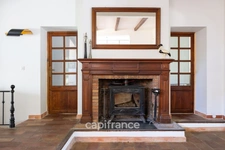 Marseille 11th, House of 300m2 on a plot of 2700m2 with two swimming pools, outbuildings and garages.