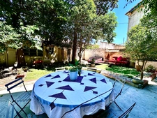 Marseille 10ème, Pont de vivaux, Maison T5 de 156m2 +combles aménagés + Jardin et Terrasse + Dépendances + Cave.