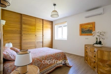 Marseille 11th, House of 300m2 on a plot of 2700m2 with two swimming pools, outbuildings and garages.
