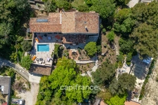 Marseille 11th, House of 300m2 on a plot of 2700m2 with two swimming pools, outbuildings and garages.