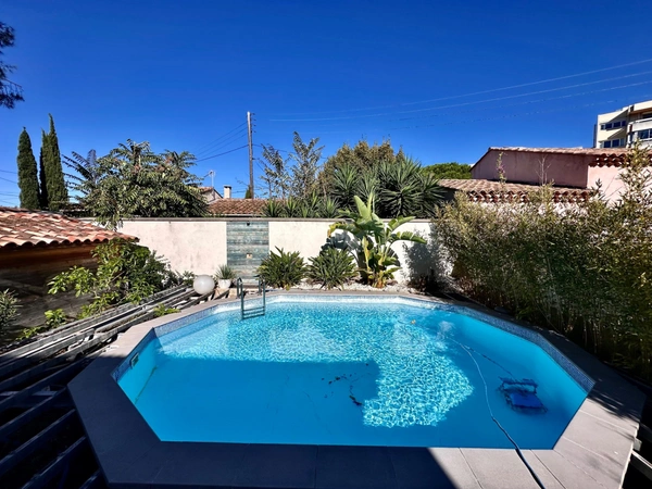 MARSEILLE 9ᵉ – BONNEVEINE | MAISON DE CHARME DE 120M2 AVEC PISCINE, JARDIN ET PRESTATIONS DE QUALITÉ