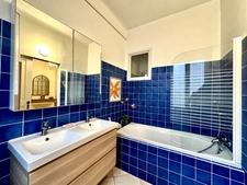 Toulon, centre-ville/haute ville, T3 de 80m2 entièrement refait à neuf, Traversant + cave