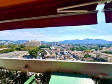 MARSEILLE 8ᵉ, Saint Giniez – DUPLEX 68 M² – VUE MER PANORAMIQUE MER –3 BALCONS et CAVE.