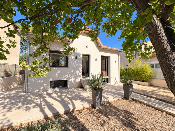 MARSEILLE 9ᵉ – BONNEVEINE | MAISON DE CHARME DE 120M2 AVEC PISCINE, JARDIN ET PRESTATIONS DE QUALITÉ