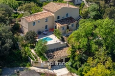 Marseille 11th, House of 300m2 on a plot of 2700m2 with two swimming pools, outbuildings and garages.