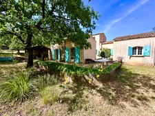 Tourves – Maison de charme de 160m2 avec garage de 23m2, cave et chalet sur 11 800 m² de terrain, au calme absolu
