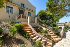 Marseille 11th, House of 300m2 on a plot of 2700m2 with two swimming pools, outbuildings and garages.