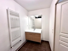MARSEILLE 6ème, quartier Lodi , T2 de 44m2 avec Terrasse et possibilité place de parking privative en sous-sol.