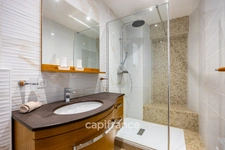Marseille 11th, House of 300m2 on a plot of 2700m2 with two swimming pools, outbuildings and garages.