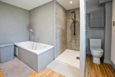 Maison à vendre 6 pièces  (49) – CHOLET – MAISON FAMILIALE – 4 CHAMBRES – CLIMATISATION – BEAUX VOLUMES – JARDIN – DPE C – PROCHE COMMODITÉS