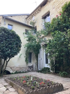 Hôtel particulier XVIIe — Cœur historique de Loudun