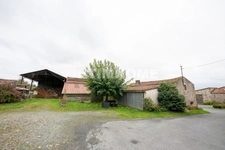 Ancien corps de ferme de caractère - Propriété familiale avec dépendances - 4 hectares avec étang privé - Idéal projet familial, agricole ou équestre - Fort potentiel touristique et gîtes - Environnem