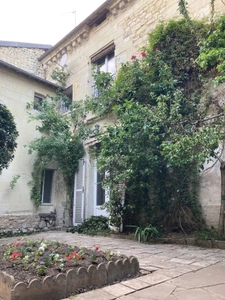 Hôtel particulier XVIIe — Cœur historique de Loudun