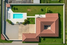 Maison d' exception entièrement de plain-pied avec Patio central sur 2 200m2