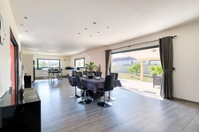 Maison d' exception entièrement de plain-pied avec Patio central sur 2 200m2