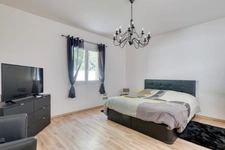 Maison d' exception entièrement de plain-pied avec Patio central sur 2 200m2