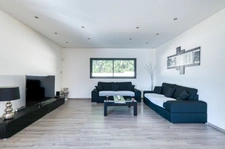 Maison d' exception entièrement de plain-pied avec Patio central sur 2 200m2