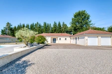 Maison d' exception entièrement de plain-pied avec Patio central sur 2 200m2