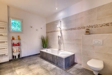 Maison d' exception entièrement de plain-pied avec Patio central sur 2 200m2