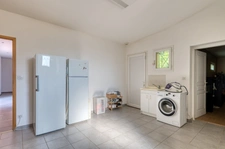 Maison d' exception entièrement de plain-pied avec Patio central sur 2 200m2
