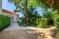 Maison Bourgeoise 8 pièces + annexes VILLARS LES DOMBES (01)