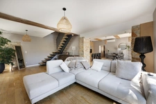 Maison entièrement restaurée avec cachet à GREZIEU LA VARENNE (69)