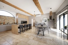 Maison entièrement restaurée avec cachet à GREZIEU LA VARENNE (69)