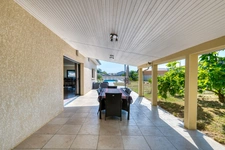 Maison d' exception entièrement de plain-pied avec Patio central sur 2 200m2