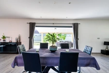 Maison d' exception entièrement de plain-pied avec Patio central sur 2 200m2