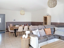 ANGOULINS (17690 ) - MAISON DE PLAIN-PIED - 3 CHAMBRES - 1 BUREAU - TOUS COMMERCES - LUMINEUX