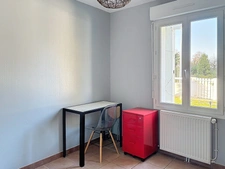ANGOULINS (17690 ) - MAISON DE PLAIN-PIED - 3 CHAMBRES - 1 BUREAU - TOUS COMMERCES - LUMINEUX