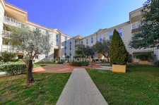 Montpellier Antigone – T3 traversant au dernier étage avec loggia, parking et cave