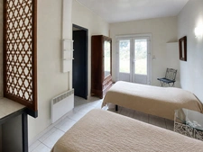 MAISON BOIS TYPE CHALET AVEC VUE DÉGAGÉE – CONFORT ÉTÉ/HIVER – LE TRAVET