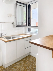 - 92100 BOULOGNE BILLANCOURT - METRO MARCEL SEMBAT - STUDIO EN PARFAIT ETAT - BALCON - 2EME ETAGE AVEC ASCENSEUR - CAVE - 