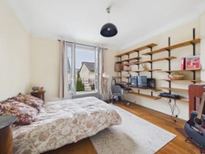 - 78000 VERSAILLES - QUARTIER MONTREUIL - CHARME DE L'ANCIEN - PARQUET MOULURES CHEMINEES - EXPOSE SUD SUR JARDIN - GRANDE CAVE -
