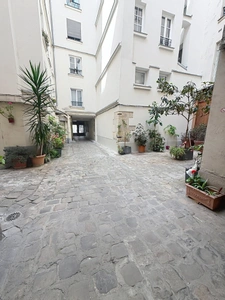 Un appartement de charme, traversant, au cœur du 12ᵉ — à deux pas de la Bastille