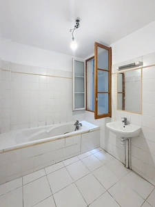 Un appartement de charme, traversant, au cœur du 12ᵉ — à deux pas de la Bastille