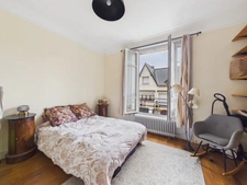 - 78000 VERSAILLES - QUARTIER MONTREUIL - CHARME DE L'ANCIEN - PARQUET MOULURES CHEMINEES - EXPOSE SUD SUR JARDIN - GRANDE CAVE -
