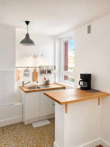 - 92100 BOULOGNE BILLANCOURT - METRO MARCEL SEMBAT - STUDIO EN PARFAIT ETAT - BALCON - 2EME ETAGE AVEC ASCENSEUR - CAVE - 