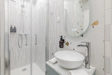 - 75017 PARIS - TERNES - RUE RENNEQUIN - RDC SUR COUR - INTEGRALEMENT REFAIT ET ISOLE - BEAUCOUP DE CHARME - PLAN IDEAL -