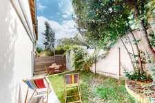 Maison refaite à neuf avec jardin à Garches