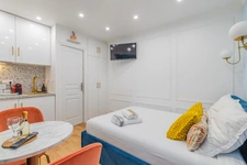 - 75017 PARIS - TERNES - RUE RENNEQUIN - RDC SUR COUR - INTEGRALEMENT REFAIT ET ISOLE - BEAUCOUP DE CHARME - PLAN IDEAL -