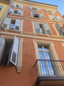 murs commerciaux 42 m2 libre à vendre centre historique  GRASSE (06)
