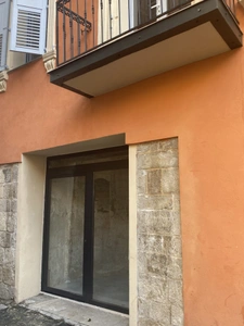 murs commerciaux 42 m2 libre à vendre centre historique  GRASSE (06)