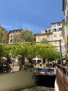 murs commerciaux 42 m2 libre à vendre centre historique  GRASSE (06)