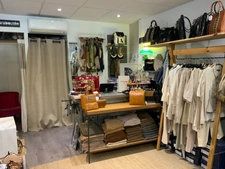 Fonds de commerce à vendre proche grasse centre ville prêt a porter homme femme enfant .accessoire de mode .produits de beauté