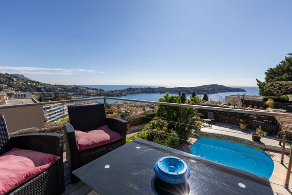 Appartement bas de villa  à vendre 4 pièces VILLEFRANCHE SUR MER (06)vue exceptionnelle piscine privée jardin terrasse garage 