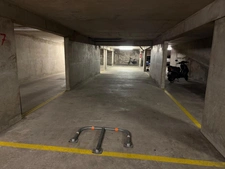 75020 PARIS - RUE DU BORRÉGO - GRANDE PLACE DE PARKING DE 28m2 EN SOUS-SOL